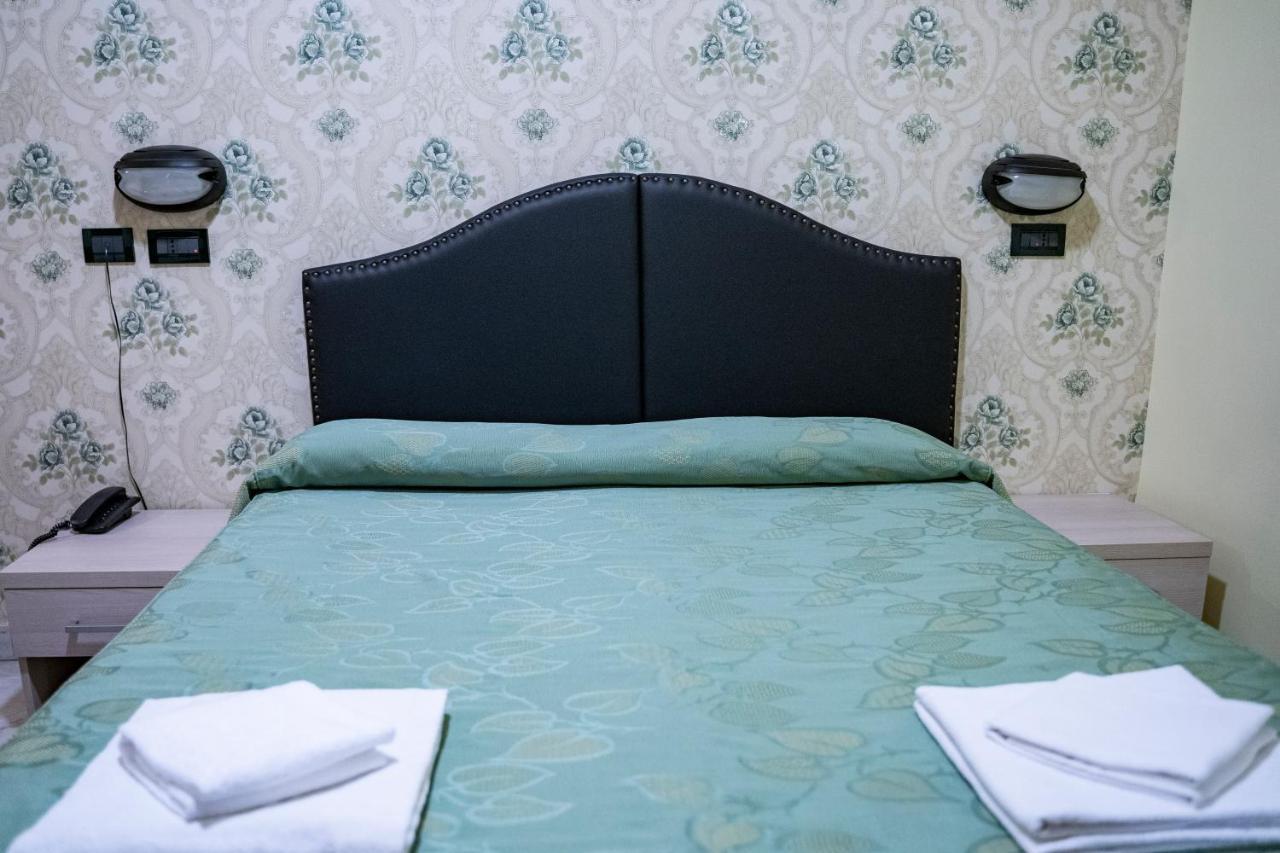 Hotel Ferrarese Roma