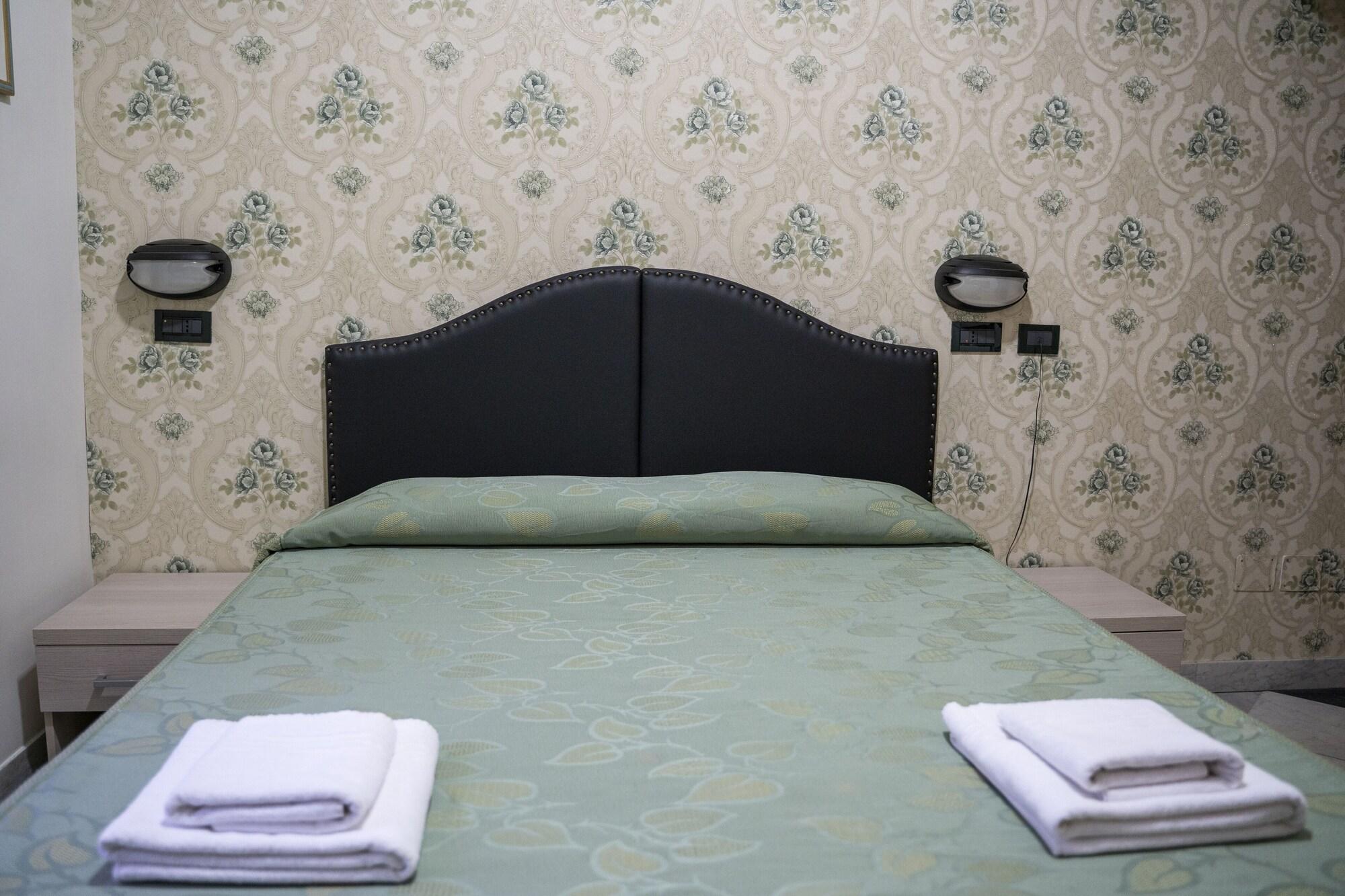 Hotel Ferrarese Rome